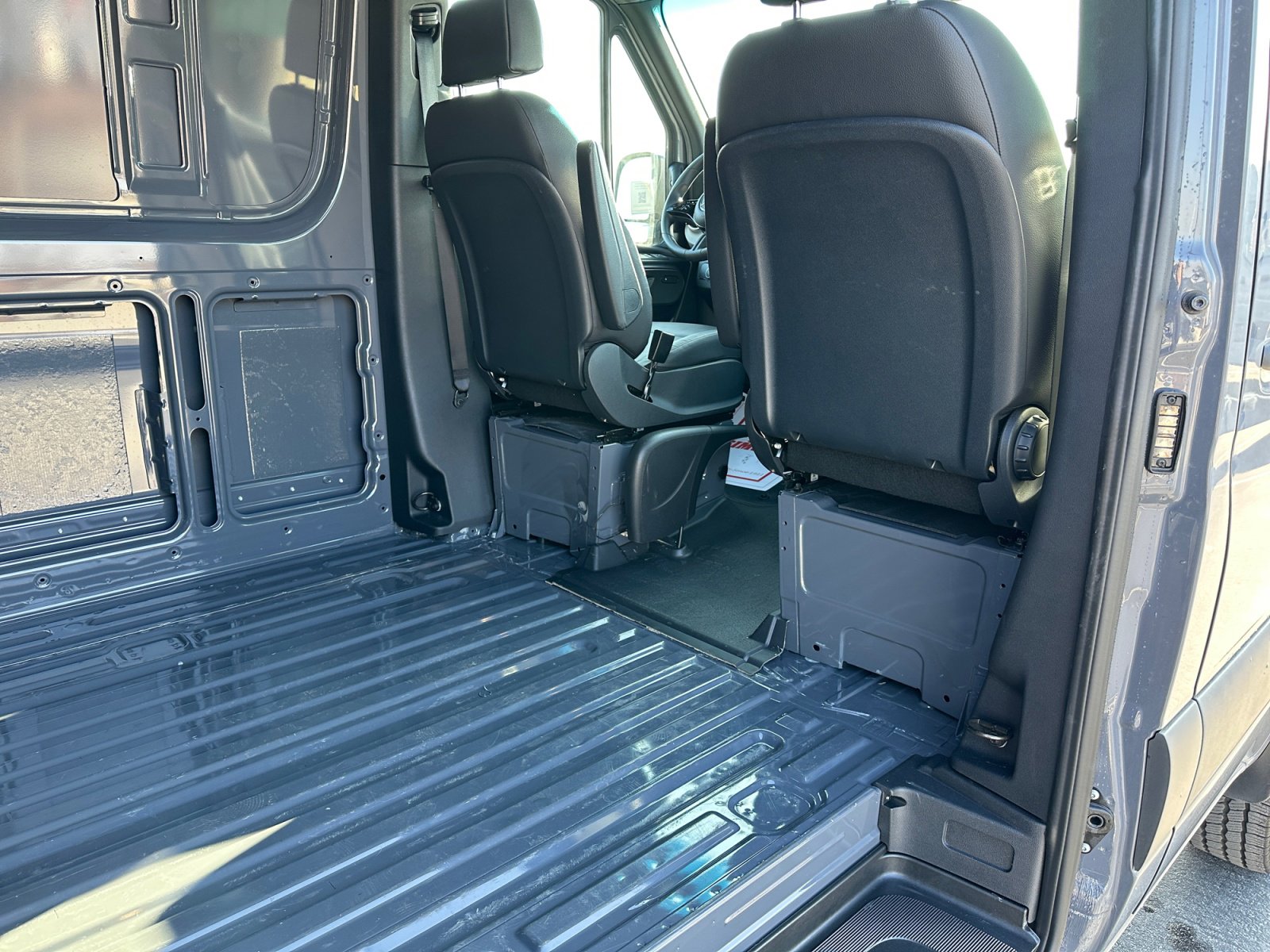 Used 2025 Mercedes-Benz Sprinter 2500 image 26