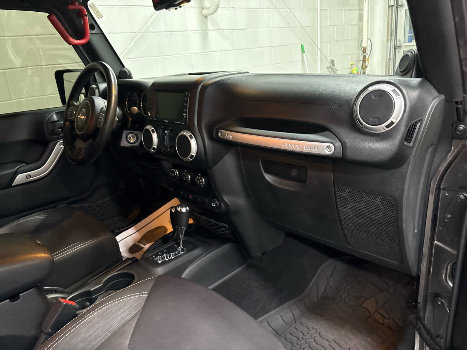 Used 2014 Jeep Wrangler Unlimited Sahara w/ Connectivity Group image 10