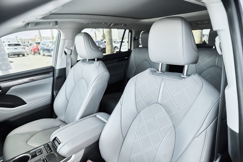 Used 2022 Toyota Highlander Platinum FWD image 37