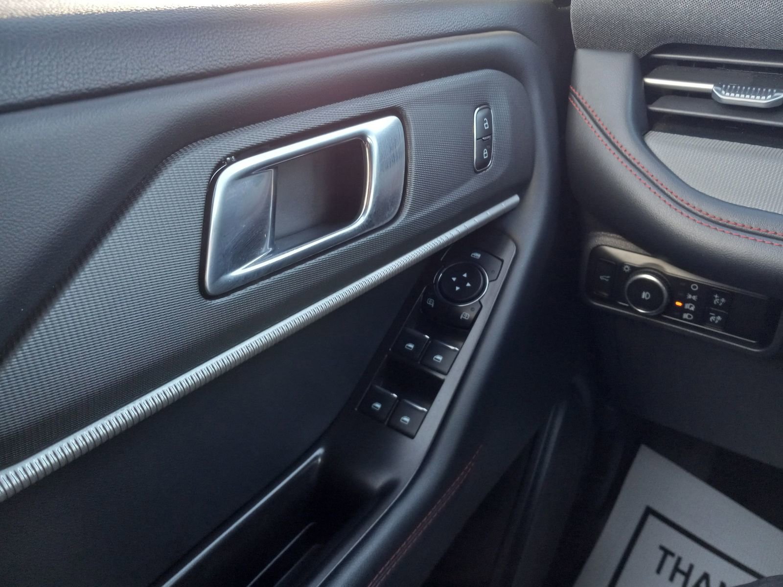 Used 2025 Ford Explorer ST-Line w/ ST-Line Street Pack image 26