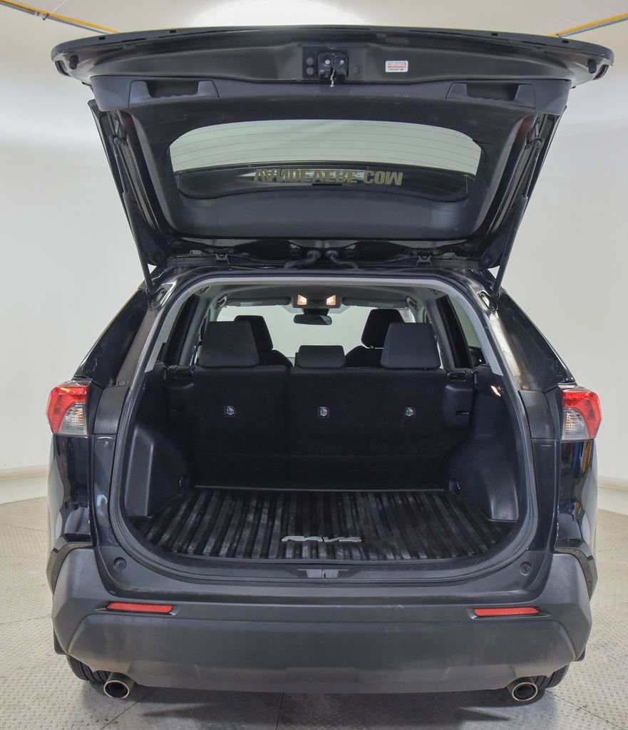 Used 2021 Toyota RAV4 LE image 14