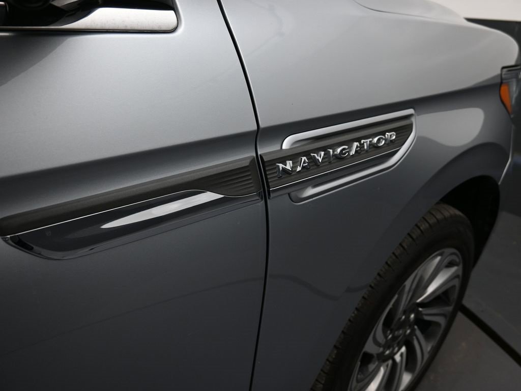 Used 2024 Lincoln Navigator L 4WD image 14