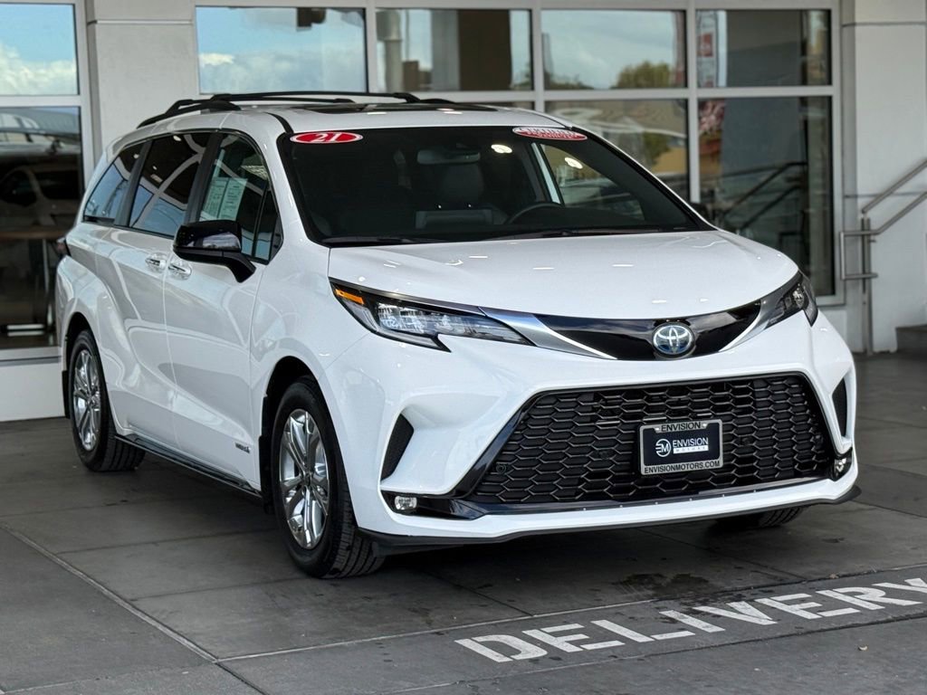Certified 2021 Toyota Sienna XSE image 6