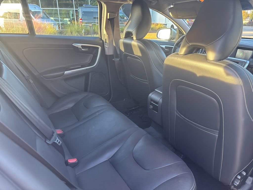 Used 2018 Volvo V60 T5 Dynamic w/ Vision Package image 24