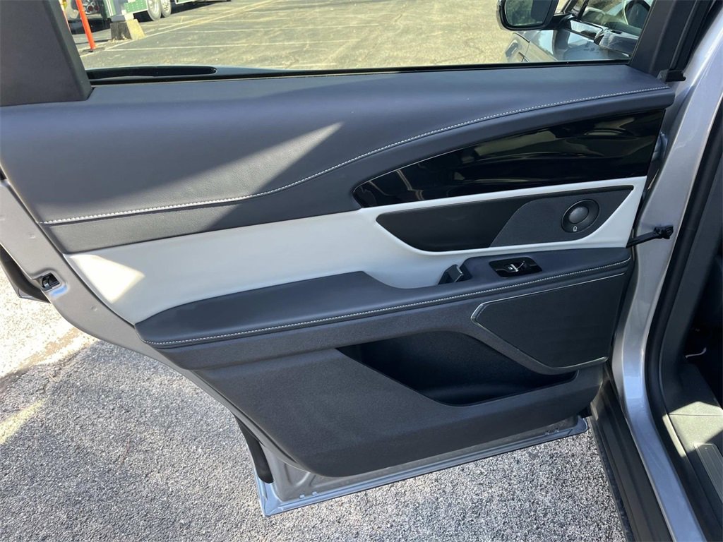 Used 2025 Lincoln Nautilus Reserve image 18