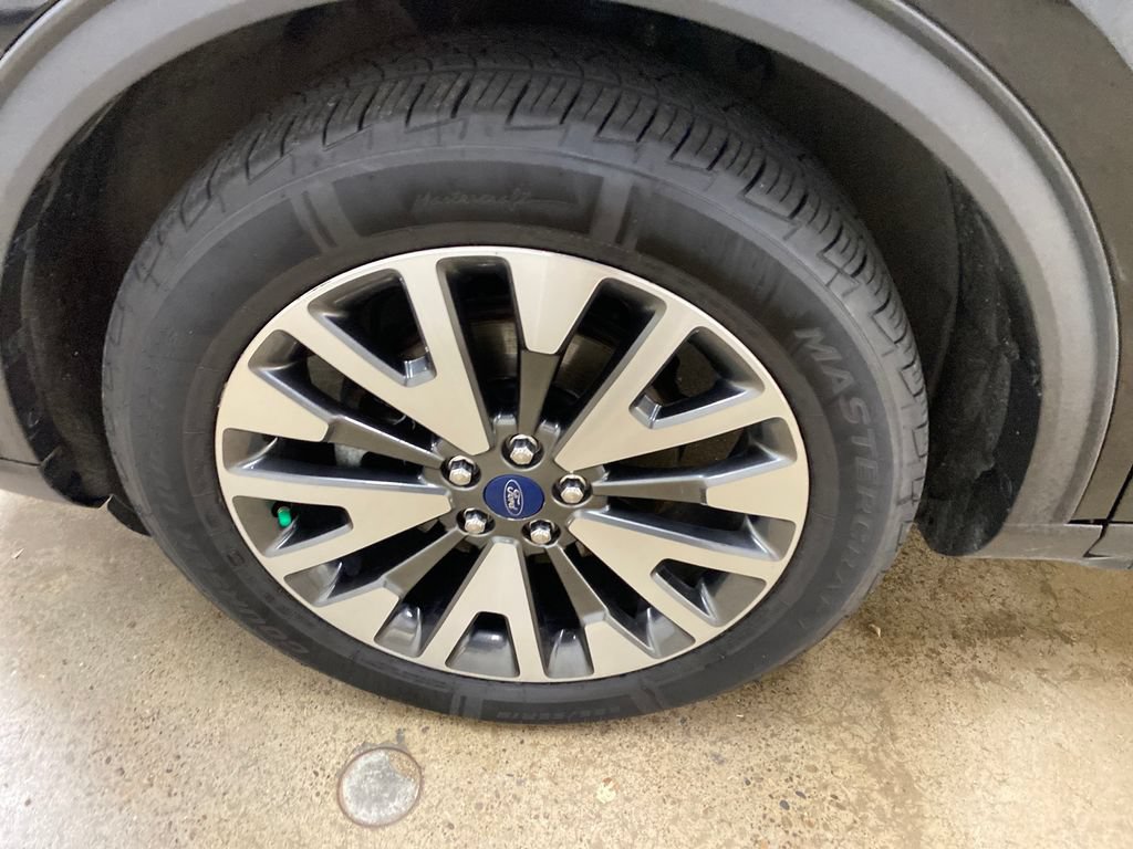 Used 2020 Ford Escape Titanium AWD/4WD image 17