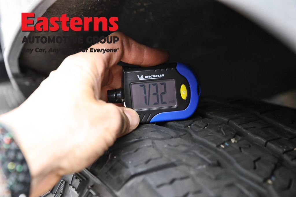 Used 2025 Chevrolet Suburban Z71 image 30