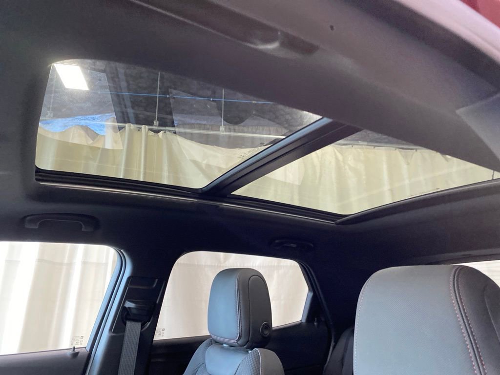 Used 2023 Chevrolet TrailBlazer RS w/ Sun and Liftgate Package FWD image 2
