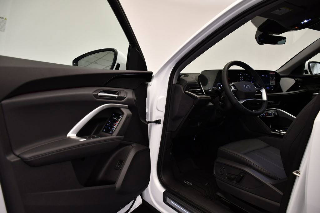 Used 2025 Audi Q5 Premium w/ Convenience Package image 36