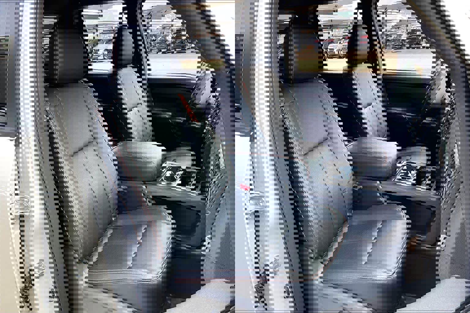 Used 2024 Nissan Titan PRO-4X w/ Pro-4x Convenience Package image 10