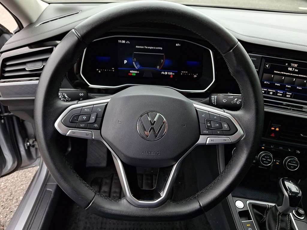 Certified 2022 Volkswagen Jetta SE w/ Panoramic Sunroof Package FWD image 19