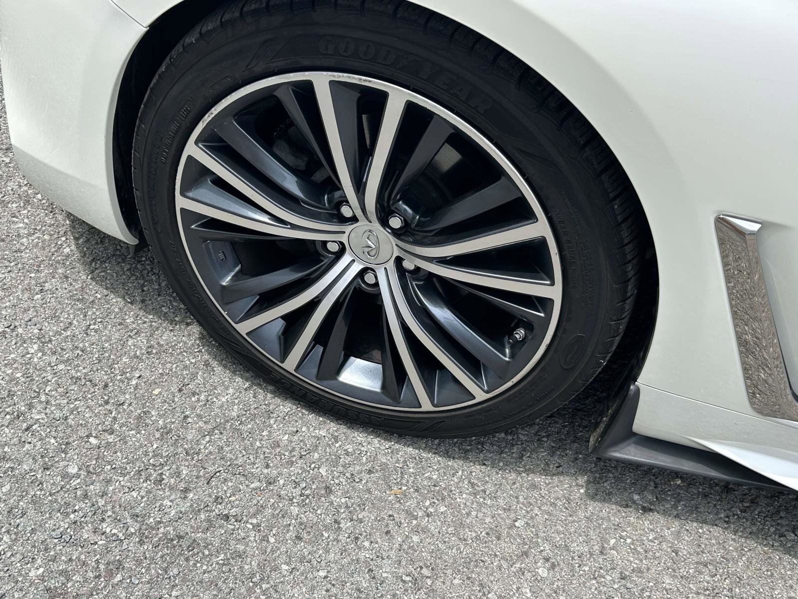 Used 2018 INFINITI Q60 3.0t Luxe w/ Sensory Package 3.0T Luxe RWD image 9