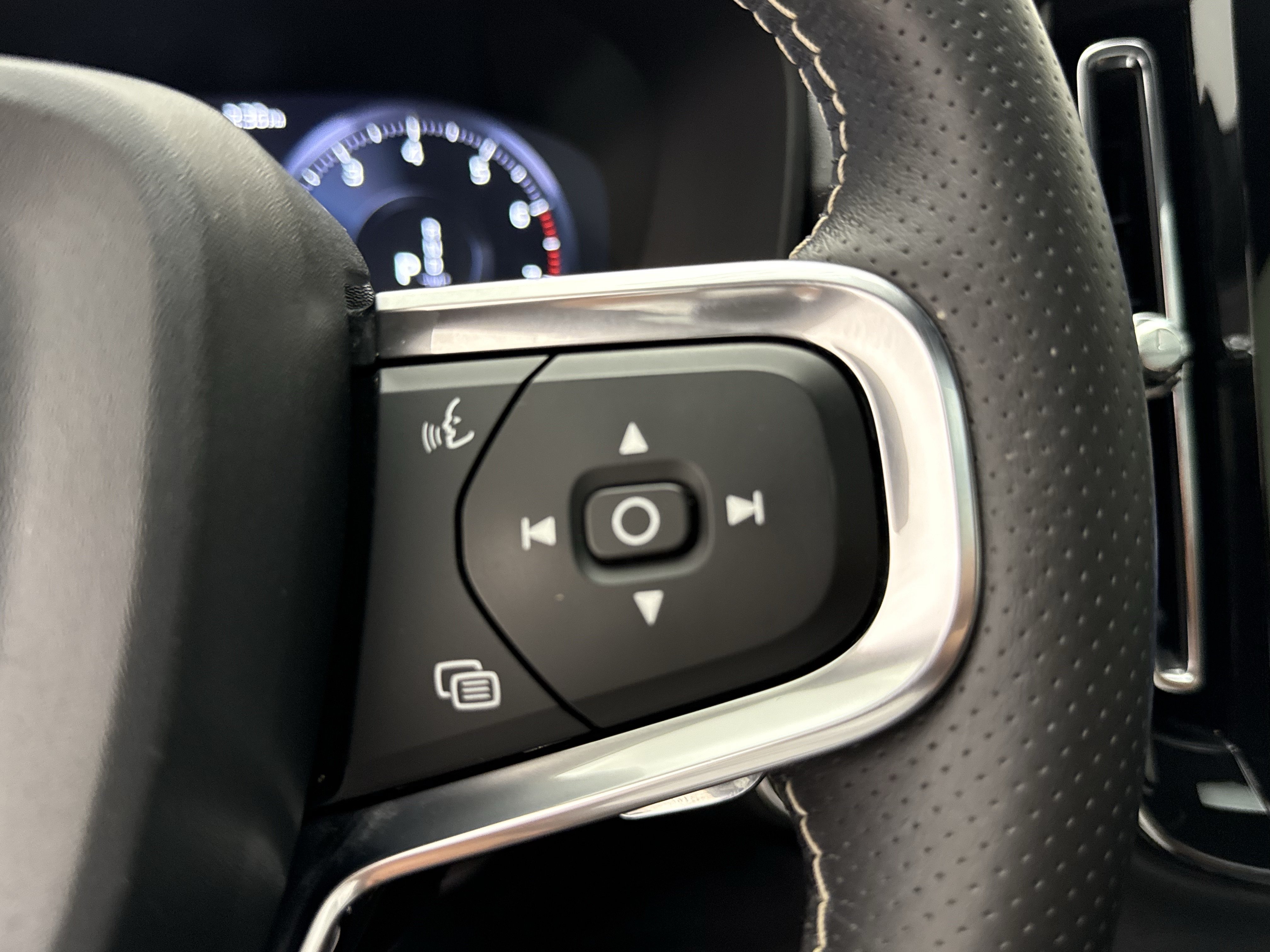 Used 2019 Volvo XC40 T5 R-Design AWD/4WD image 20