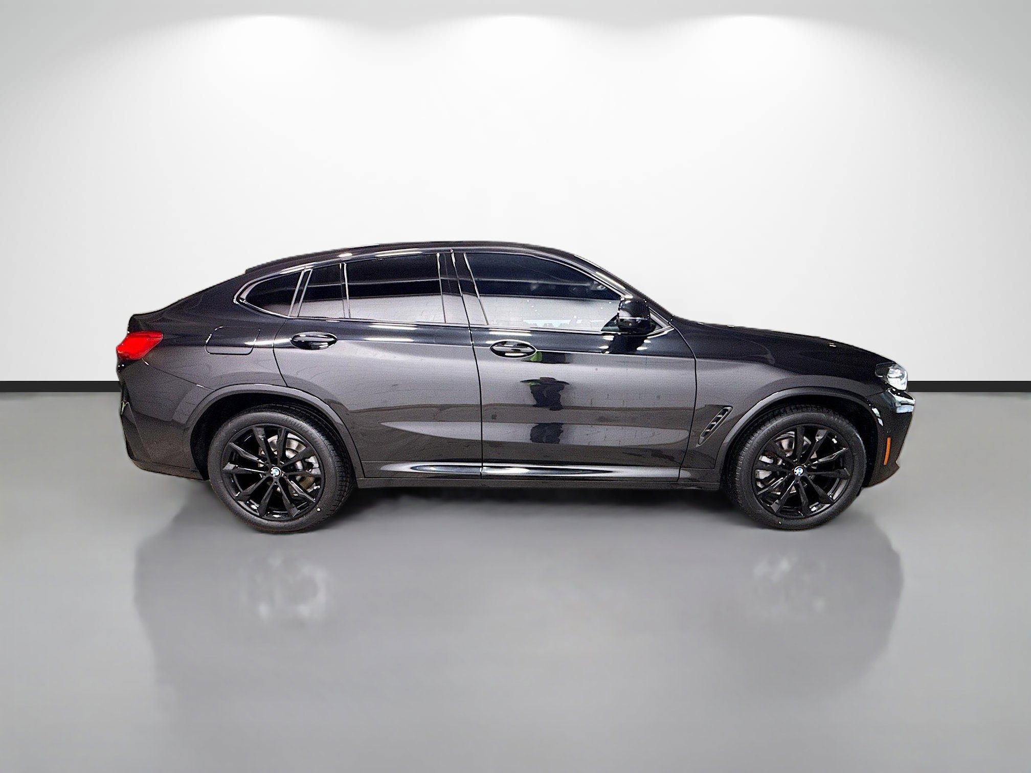 Certified 2023 BMW X4 xDrive30i w/ M Sport Package image 2