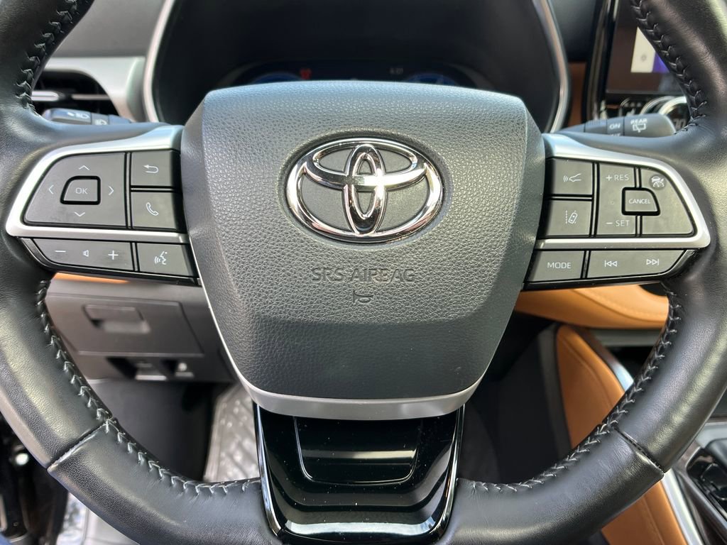 Used 2023 Toyota Highlander Platinum image 15