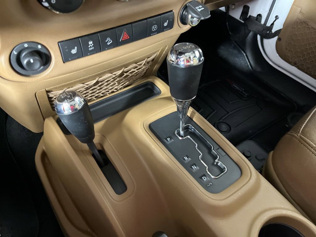 Used 2016 Jeep Wrangler Unlimited Sahara w/ Connectivity Group image 27