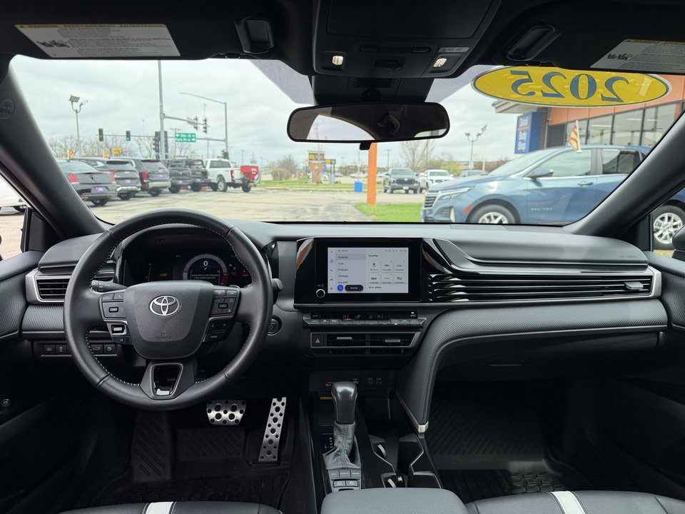 Used 2025 Toyota Camry SE AWD/4WD image 16