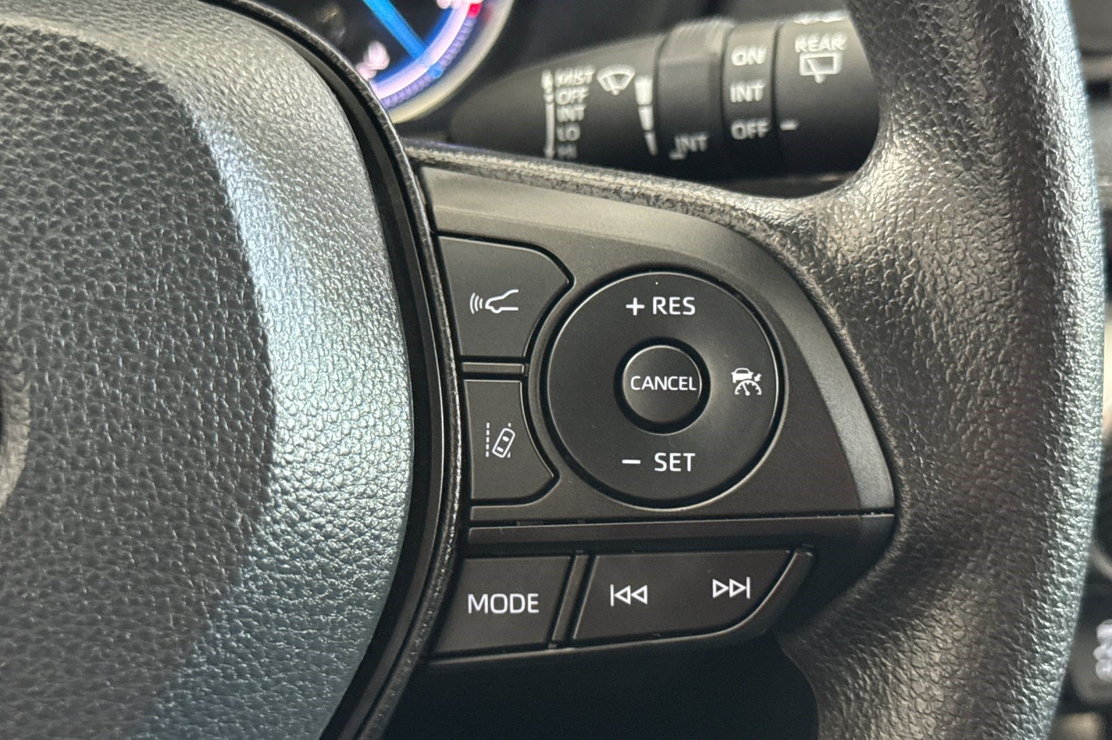 Used 2025 Toyota RAV4 XLE w/ Convenience Package AWD/4WD image 31