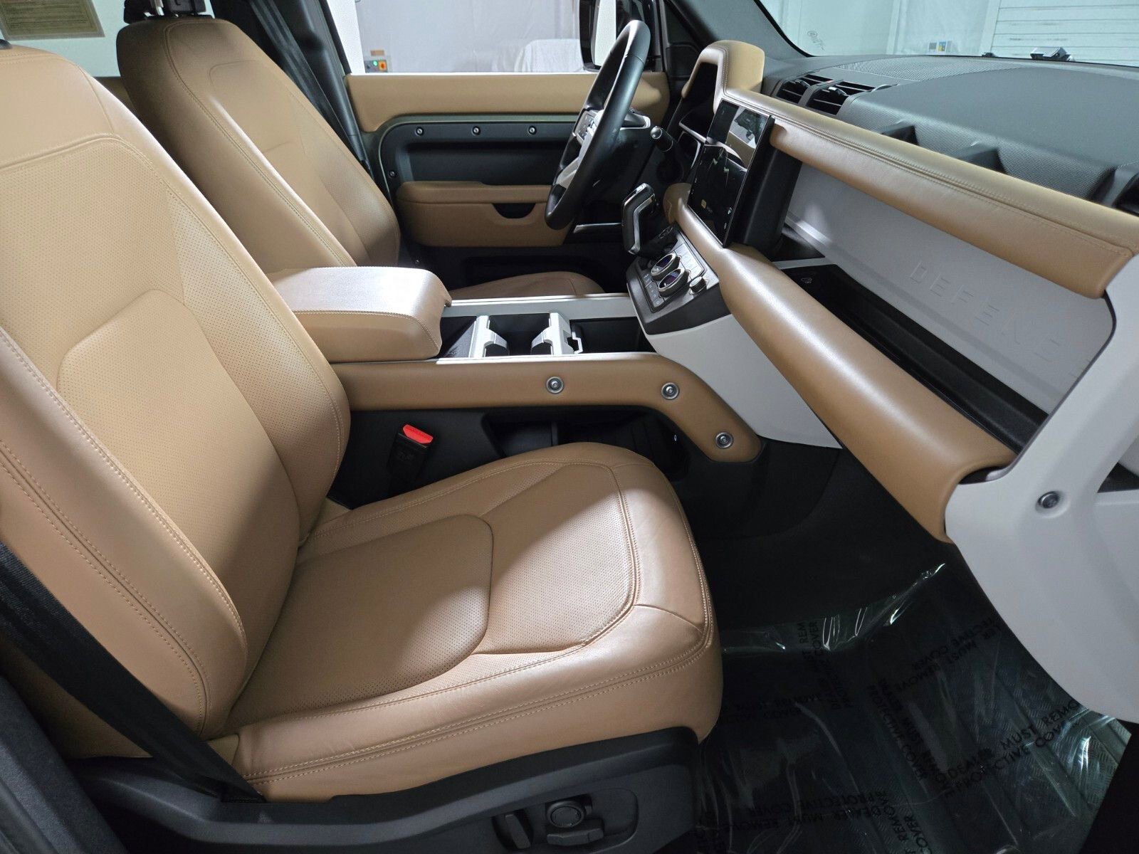 Used 2025 Land Rover Defender 110 X-Dynamic SE image 3