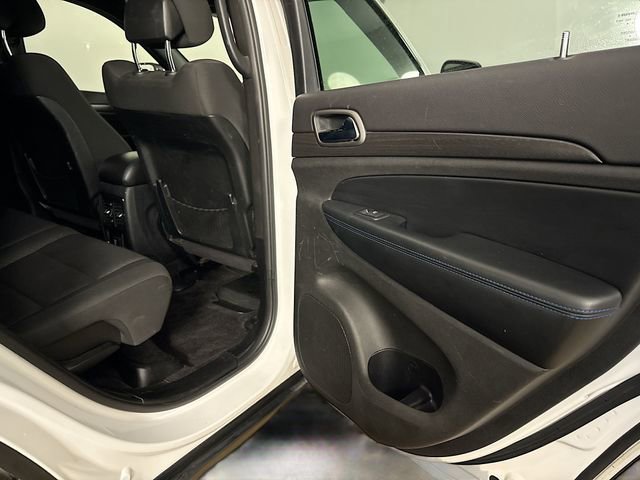 Used 2018 Jeep Grand Cherokee Laredo image 40