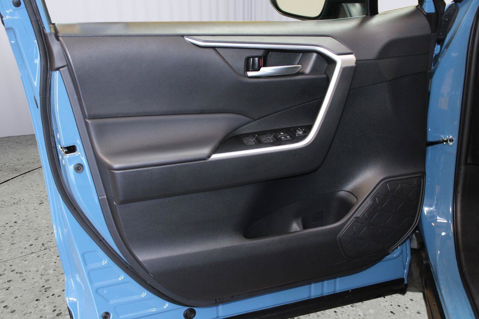 Used 2025 Toyota RAV4 SE AWD/4WD image 44