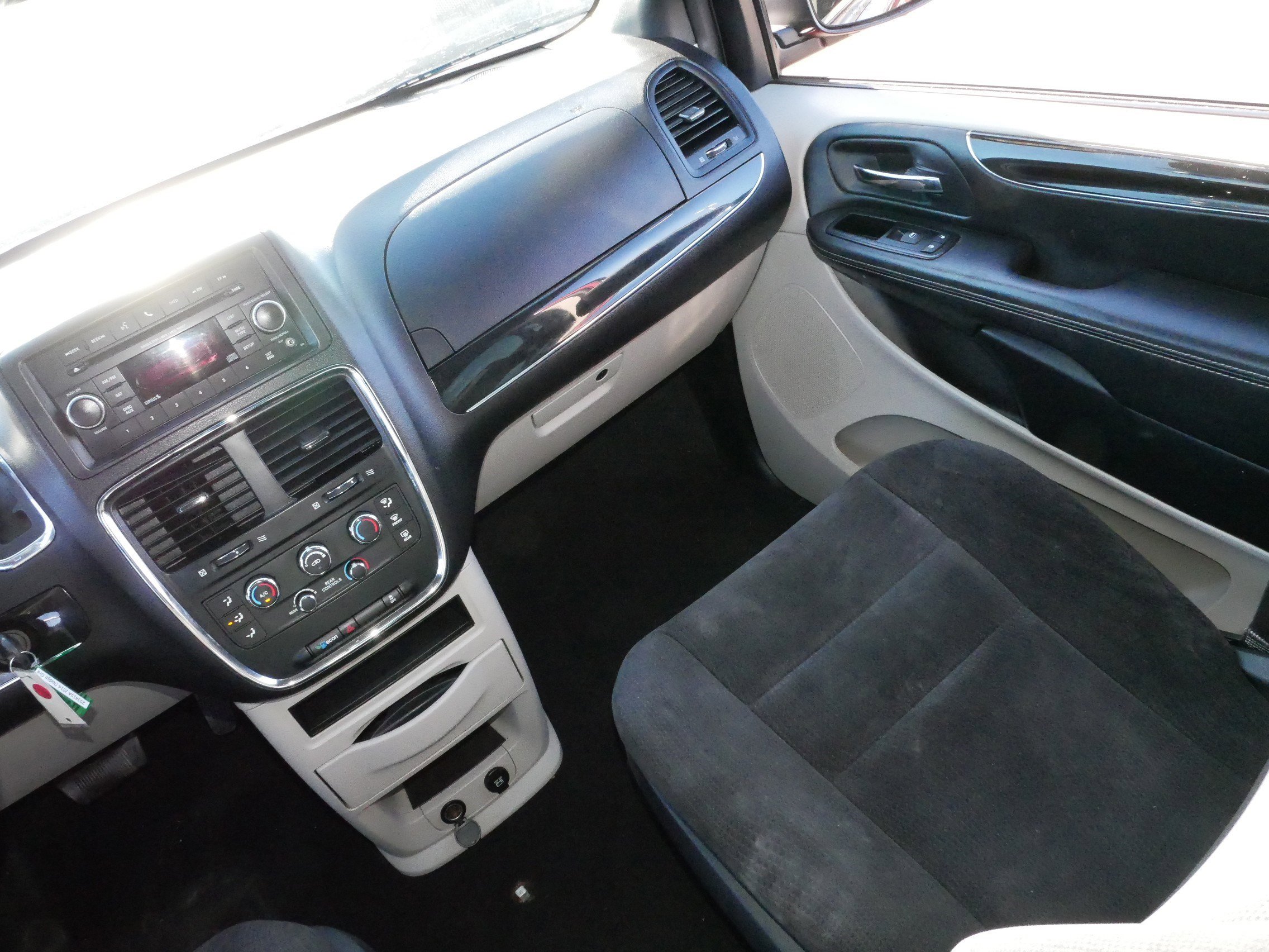 Used 2014 Dodge Grand Caravan SE image 11