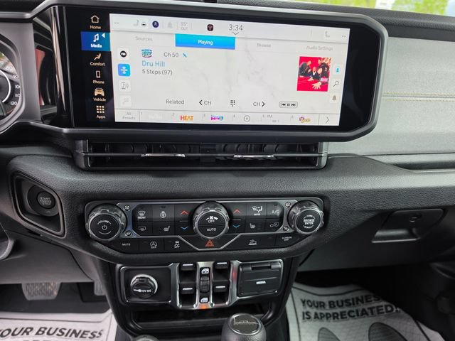 New 2026 Jeep Gladiator Sport AWD/4WD image 17