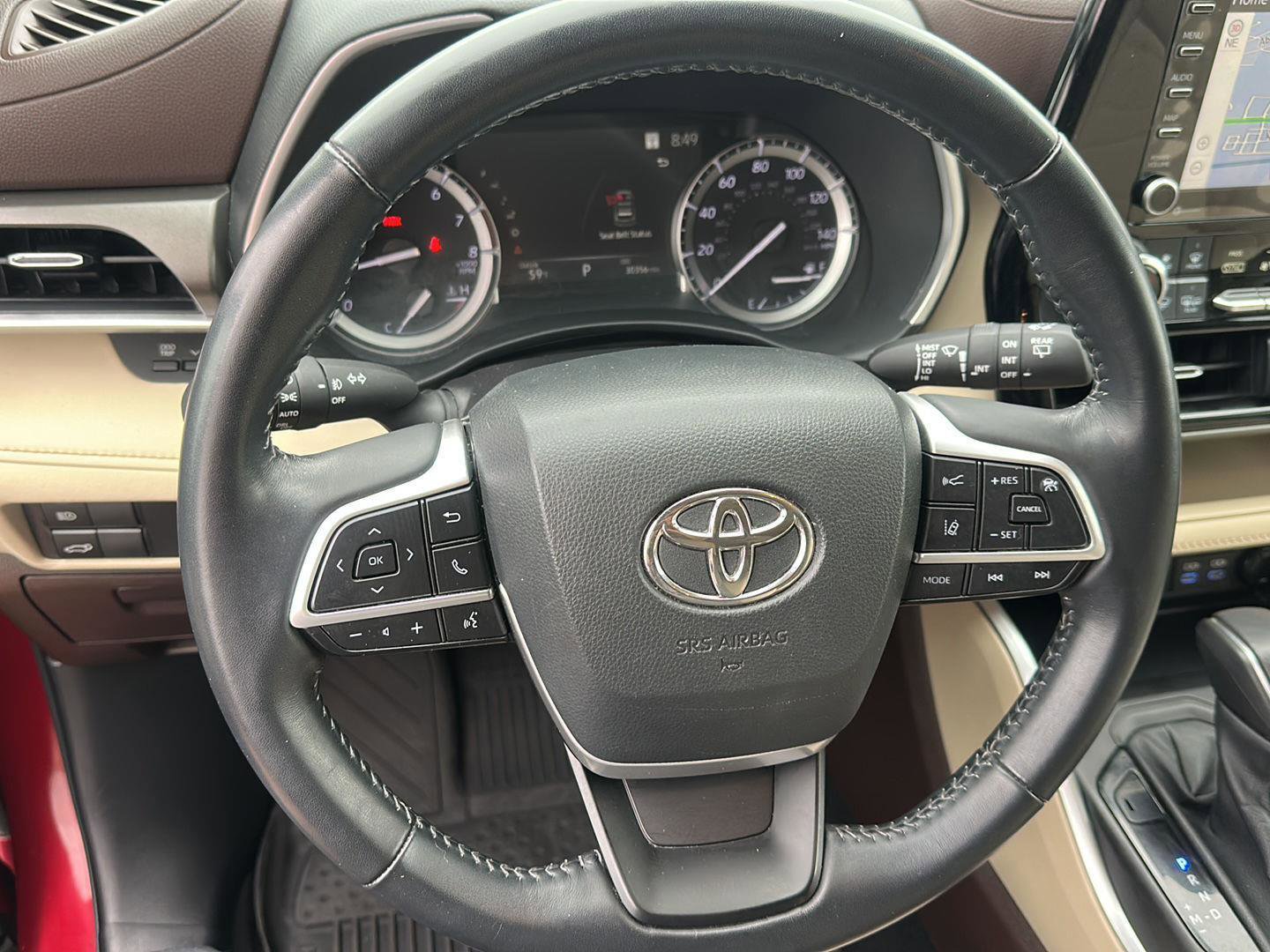 Used 2022 Toyota Highlander XLE AWD/4WD image 15