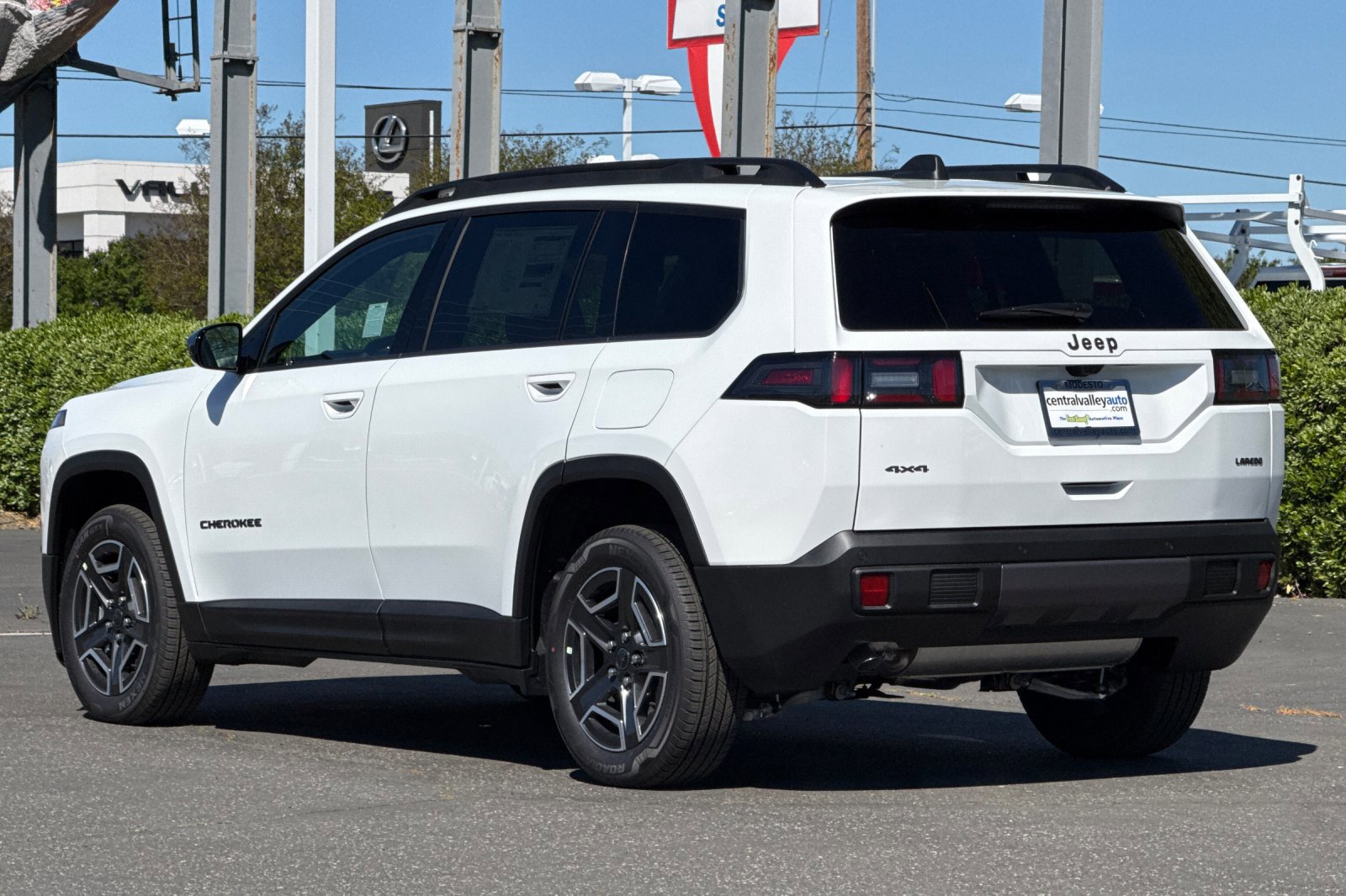 New 2026 Jeep Cherokee Laredo image 6