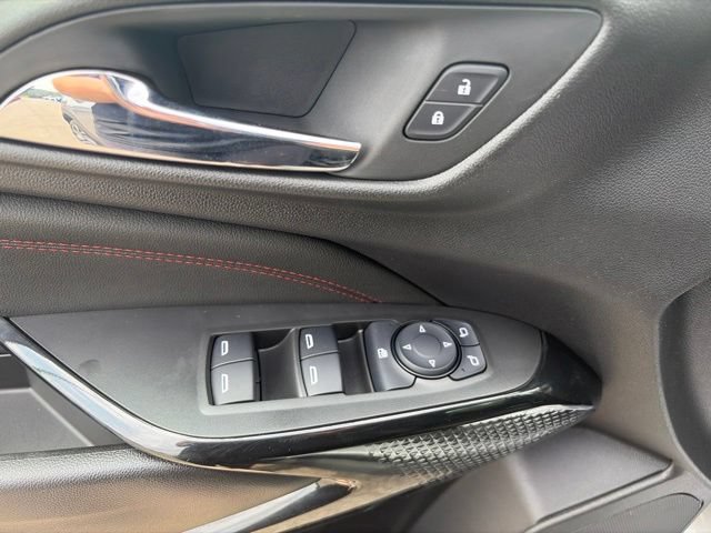 Used 2025 Chevrolet Trax RS w/ Sunroof Package FWD image 12
