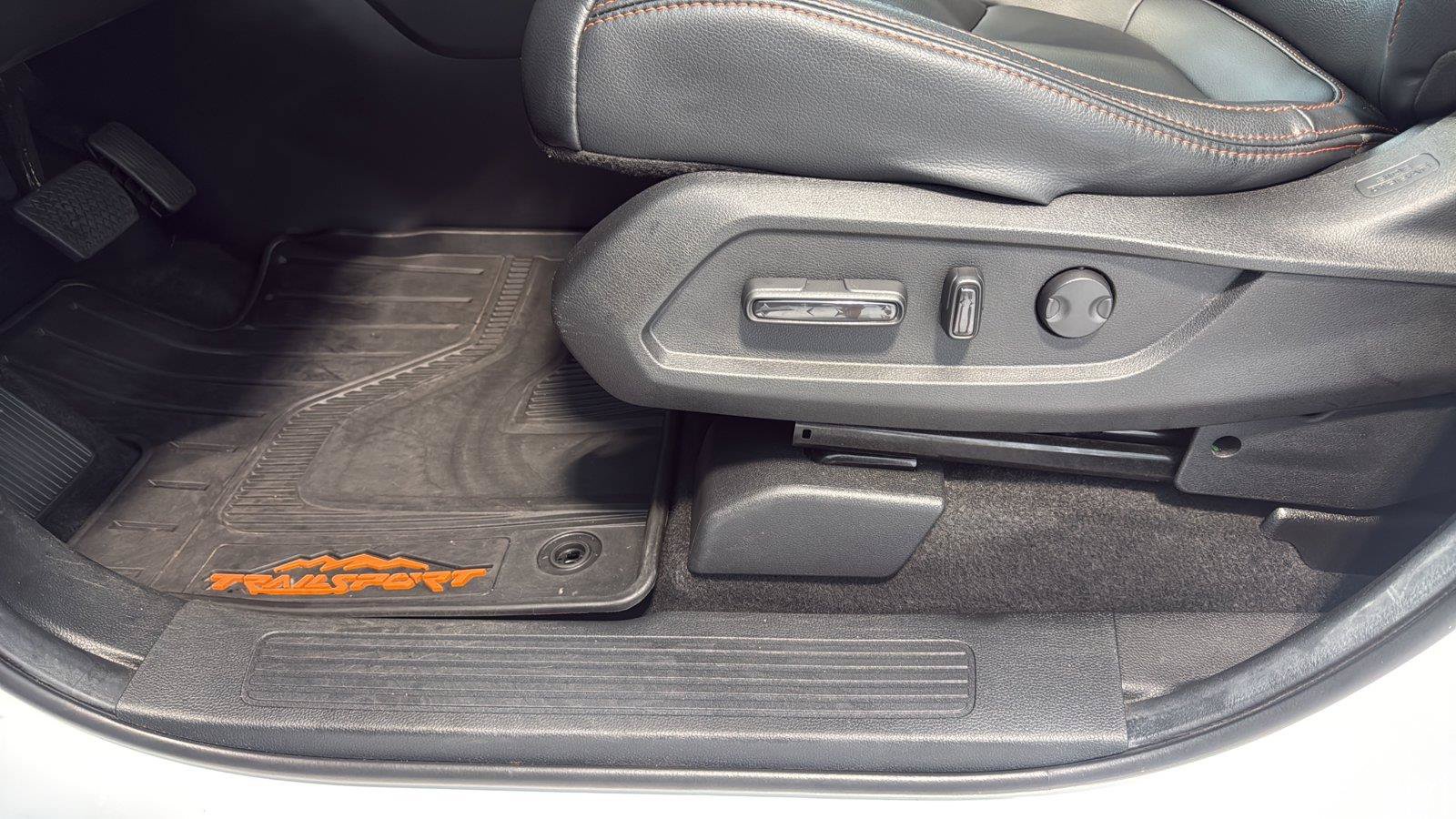 Used 2025 Honda Pilot TrailSport image 23