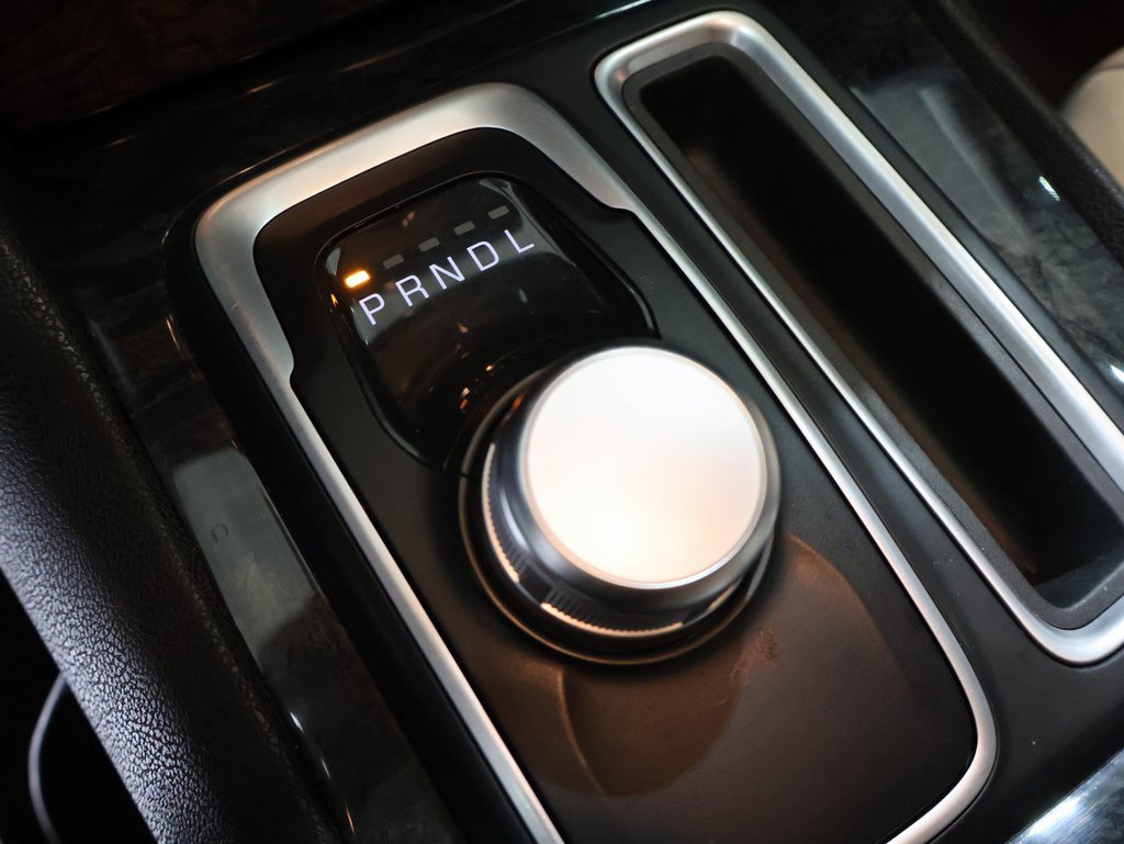 Used 2018 Chrysler 300 Limited image 32