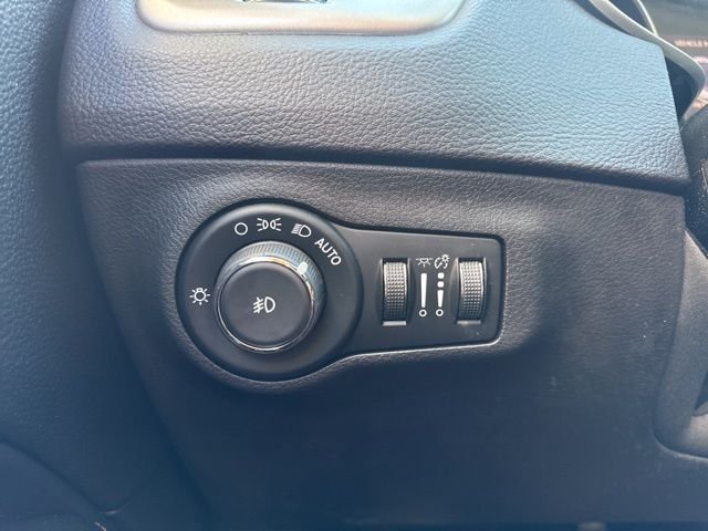 Used 2018 Jeep Compass Latitude w/ Popular Equipment Group AWD/4WD image 12