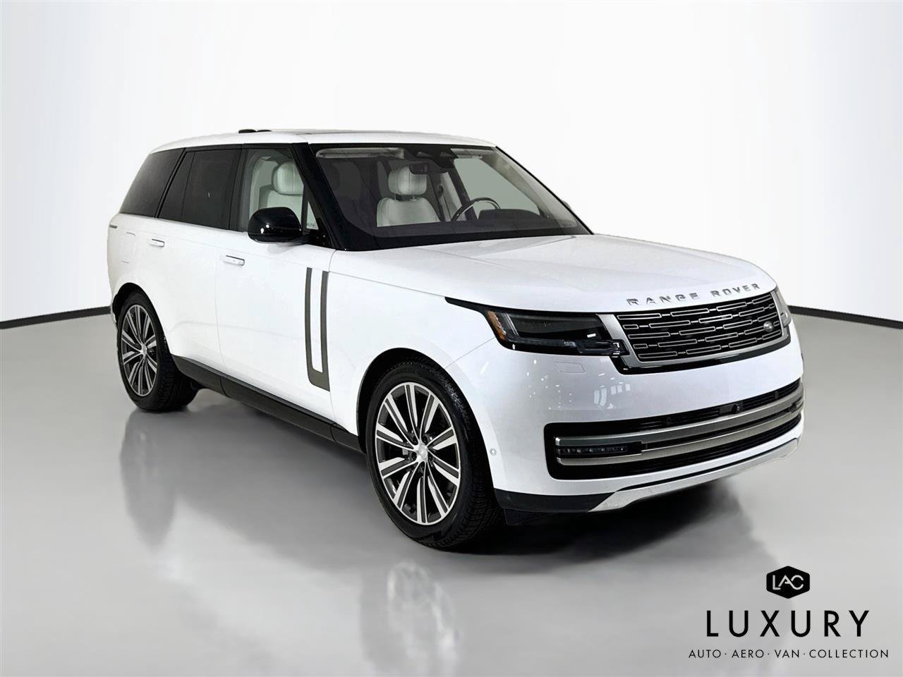 Used 2023 Land Rover Range Rover SE AWD/4WD image 3