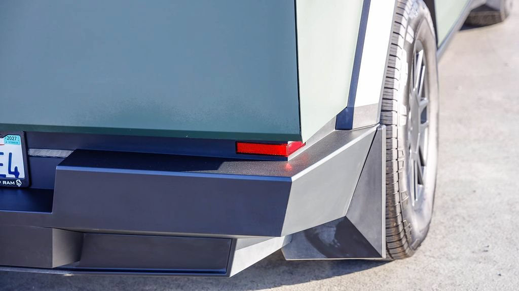 Used 2025 Tesla Cybertruck AWD Crew Cab image 10