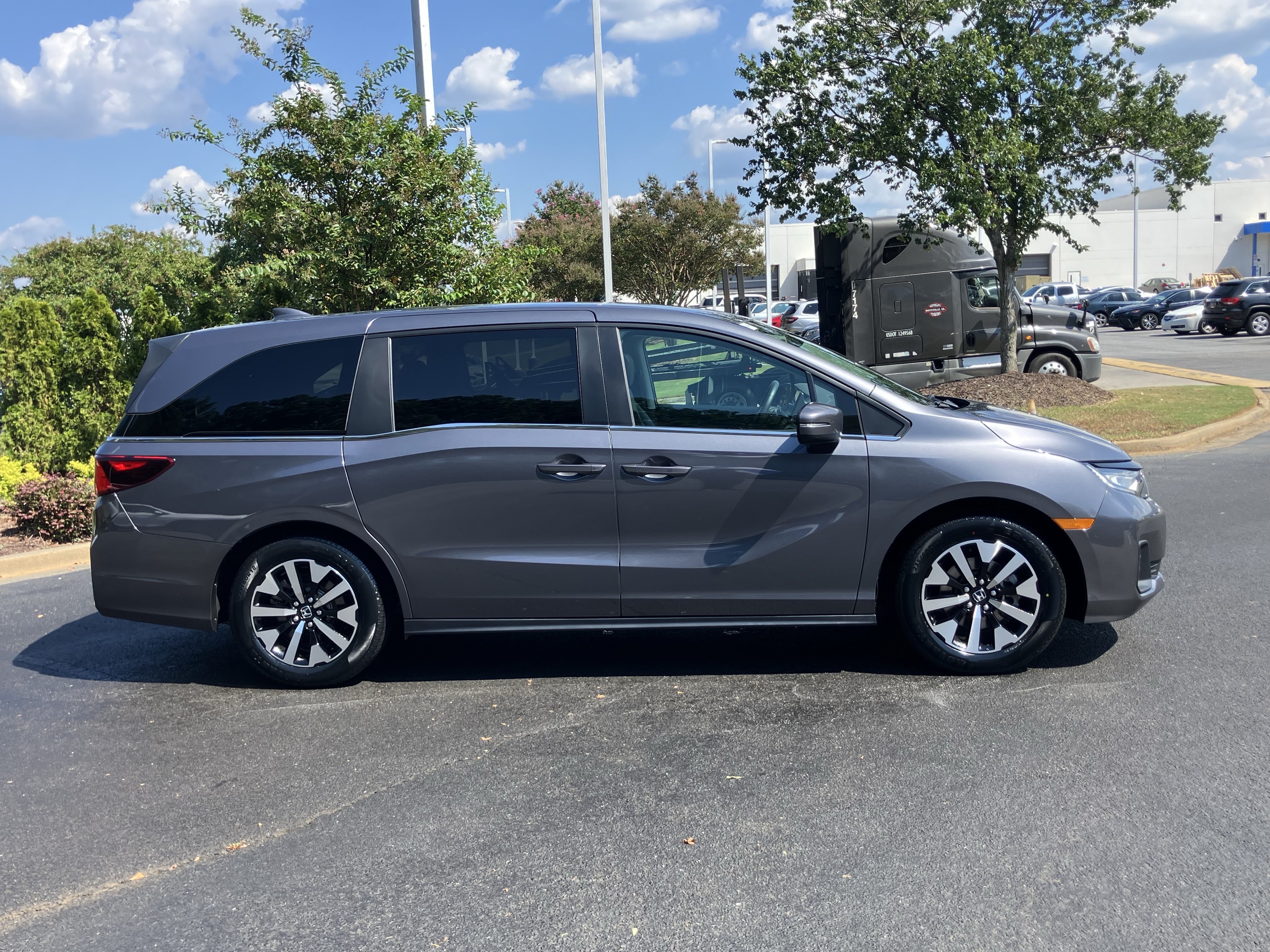 Used 2025 Honda Odyssey EX-L image 11