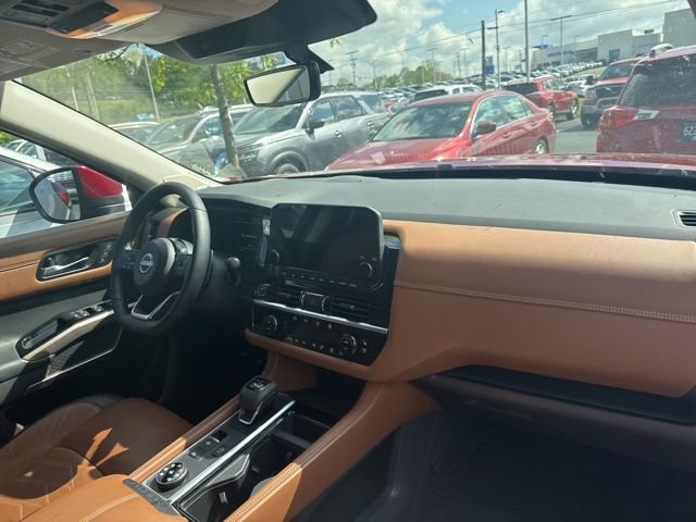 Used 2023 Nissan Pathfinder Platinum w/ Cargo Package AWD/4WD image 6