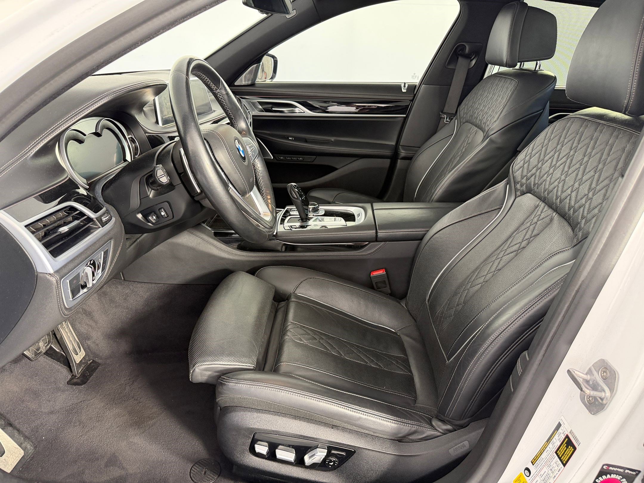 Used 2019 BMW 750i w/ Executive Package image 5