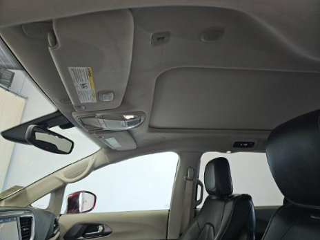 Used 2019 Chrysler Pacifica Limited FWD image 8