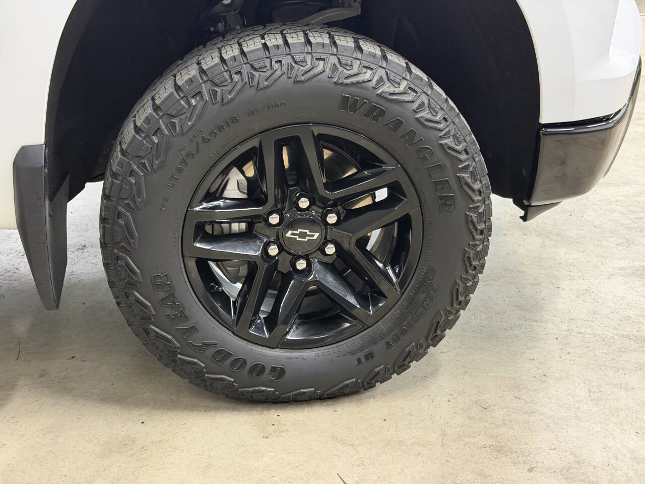 Used 2023 Chevrolet Silverado 1500 Custom Trail Boss w/ LPO, Dark Essentials Package AWD/4WD image 19