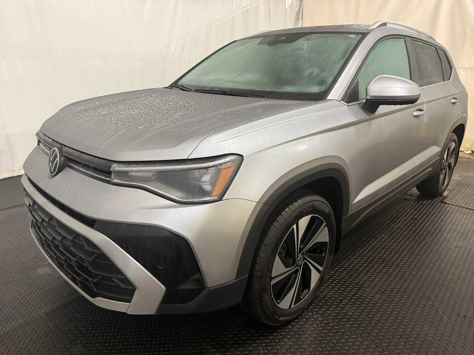 Certified 2025 Volkswagen Taos SE w/ Panoramic Sunroof Package image 1