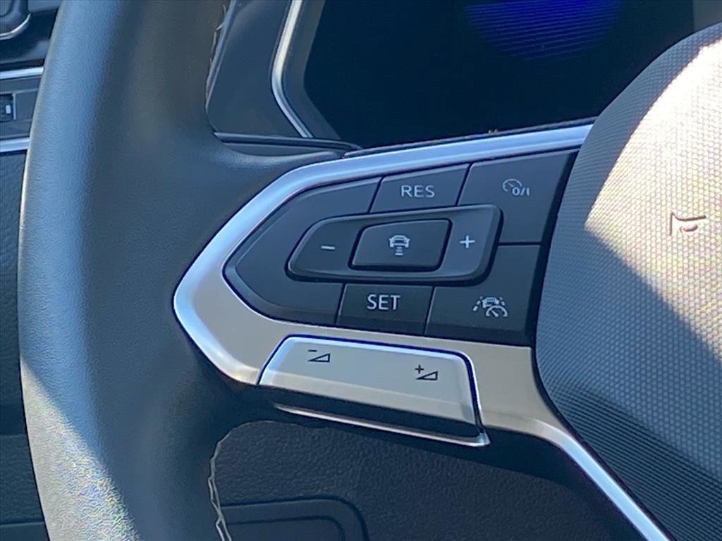 Certified 2022 Volkswagen Tiguan SE w/ Panoramic Sunroof Package image 5