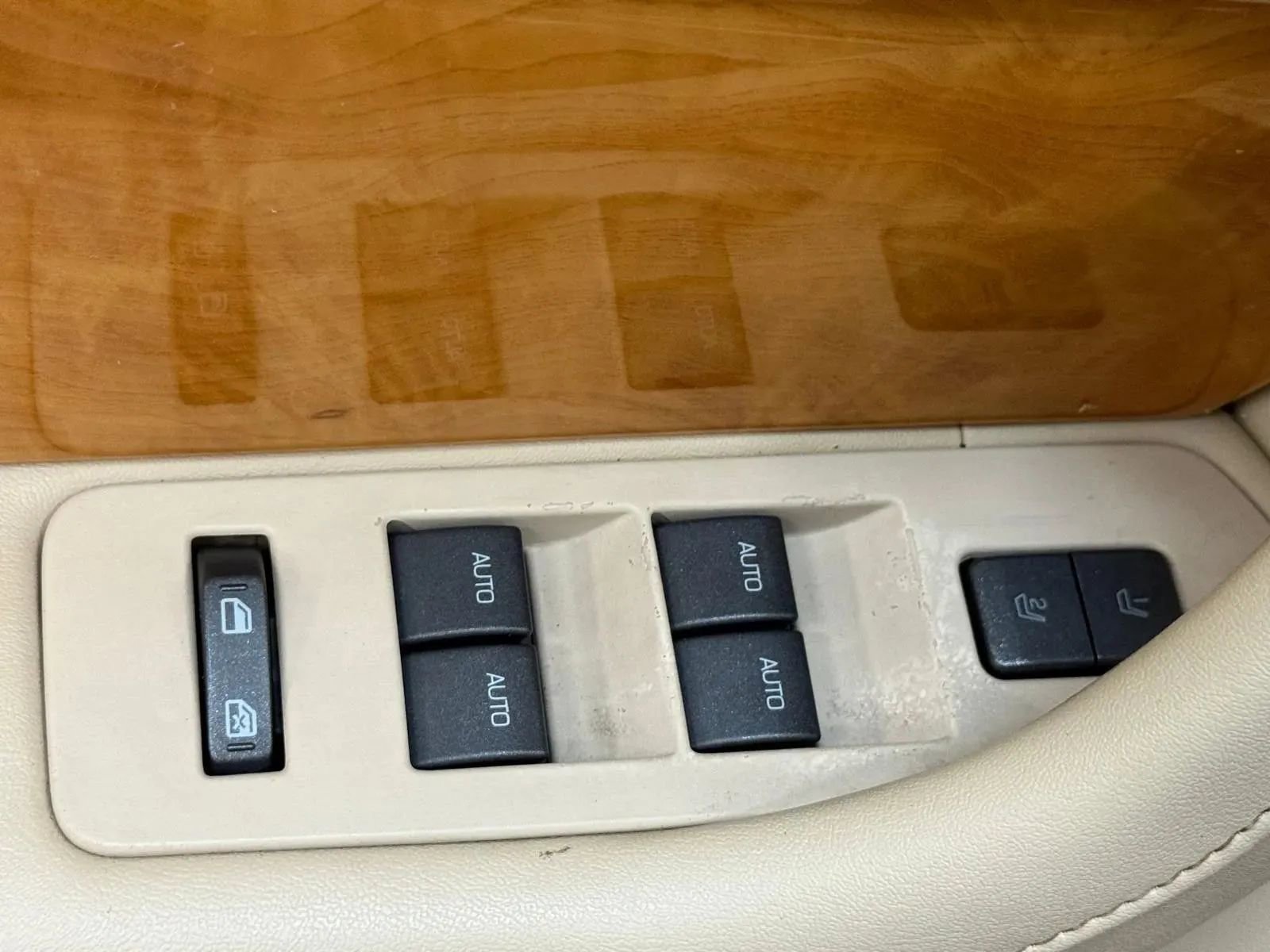 Used 2010 Lincoln MKS image 21