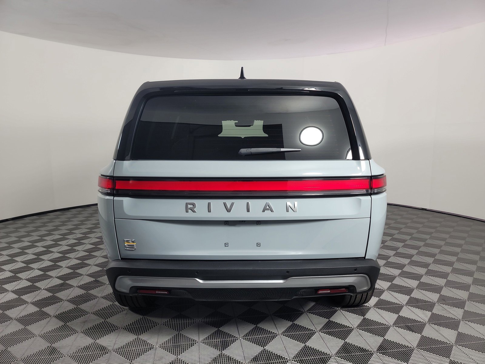 Used 2024 Rivian R1S Adventure AWD/4WD image 4