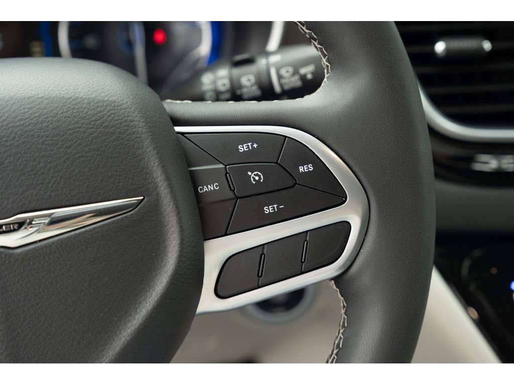 Used 2023 Chrysler Voyager LX image 20