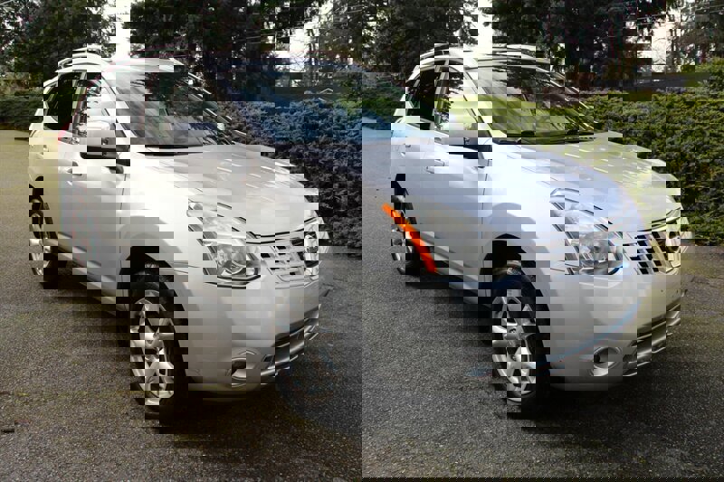 Used 2009 Nissan Rogue SL w/ Premium Pkg image 2