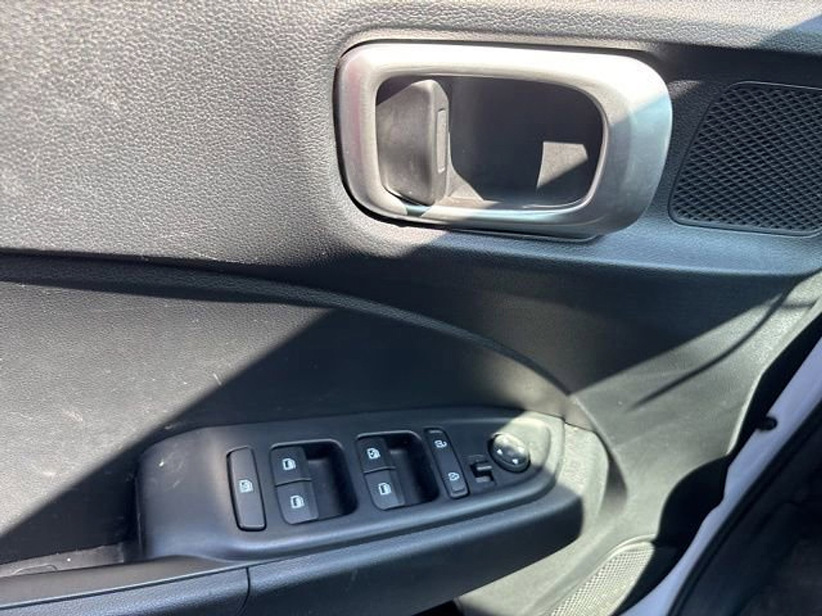 Certified 2025 Hyundai Venue SEL image 8