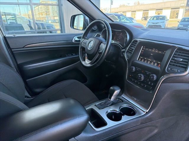 Used 2018 Jeep Grand Cherokee Laredo image 12