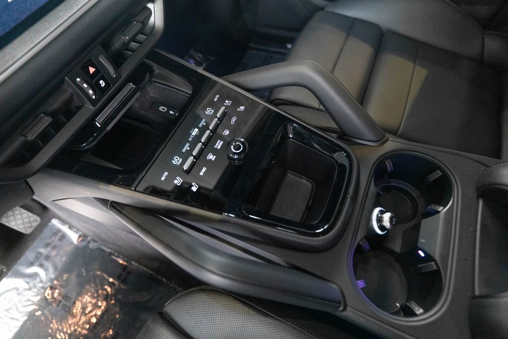 Certified 2026 Porsche Cayenne AWD/4WD image 24