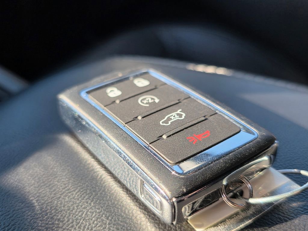 Used 2024 Jeep Grand Cherokee Limited w/ Black Appearance Package image 26